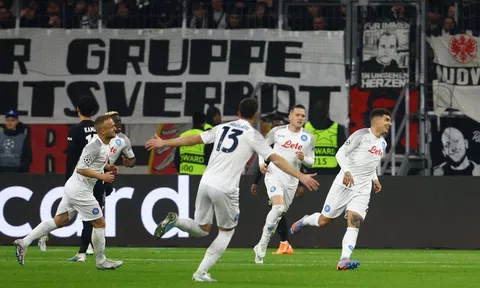 Eintracht Frankfurt - Napoli > 0-2: Partenopei tiến gần tấm vé tứ kết lịch sử