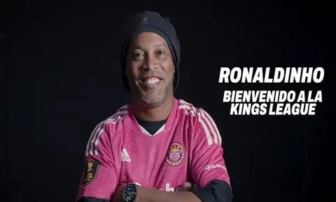 Ronaldinho trở lại thi đấu bóng đá chuyên nghiệp